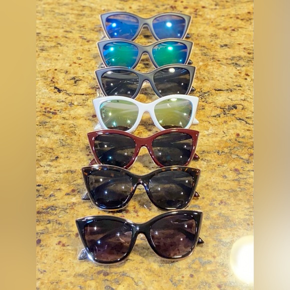 Retro Cateye Gradient Mirror Plastic with Gold Metal Frame Sunglasses - Picture 1 of 10
